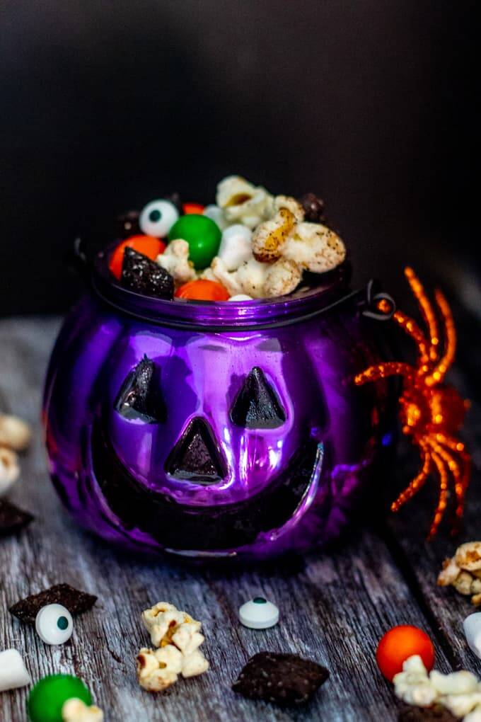 Will you trick or treat with this sweet and salty Halloween Snack Mix? Fill your cauldron with salty popcorn with Oreo bites, mini marshmallows, crunchy caramel M&Ms and googly eyes and prepare for the little ghoulies and ghosties to come knocking!