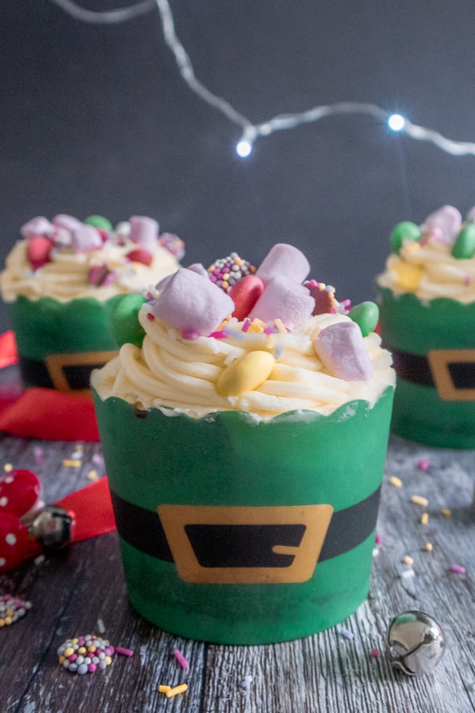 Don't be a cotton headed ninny muggins and try these Buddy the Elf Breakfast Spaghetti cupcakes with M&Ms, marshmallows, sprinkles and syrup frosting