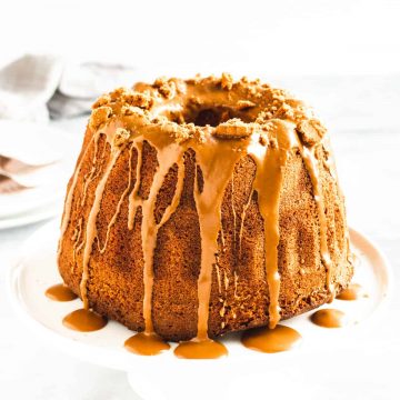 Food Lust People Love: Cinnamon Crown Bundt with Biscoff Pecan Filling  #BundtBakers