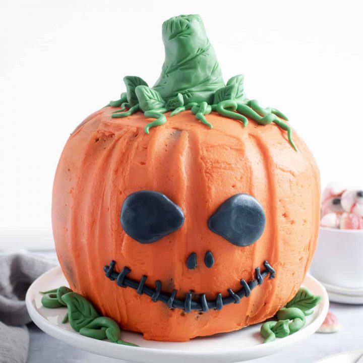 Halloween Pumpkin Cake - Featured Image