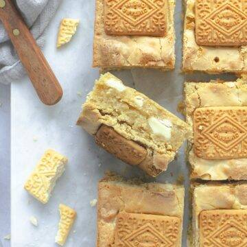 Custard cream blondies recipe - easy fudgy blondies with custard cream biscuits and white chocolate