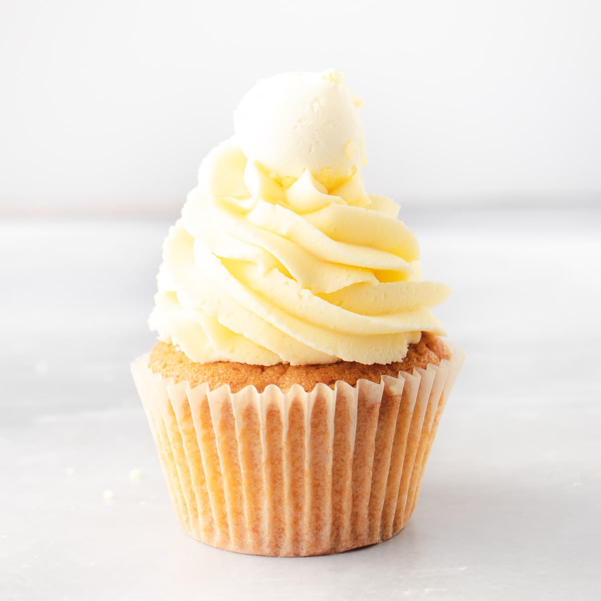 Lemon White Chocolate Cupcakes - Featured