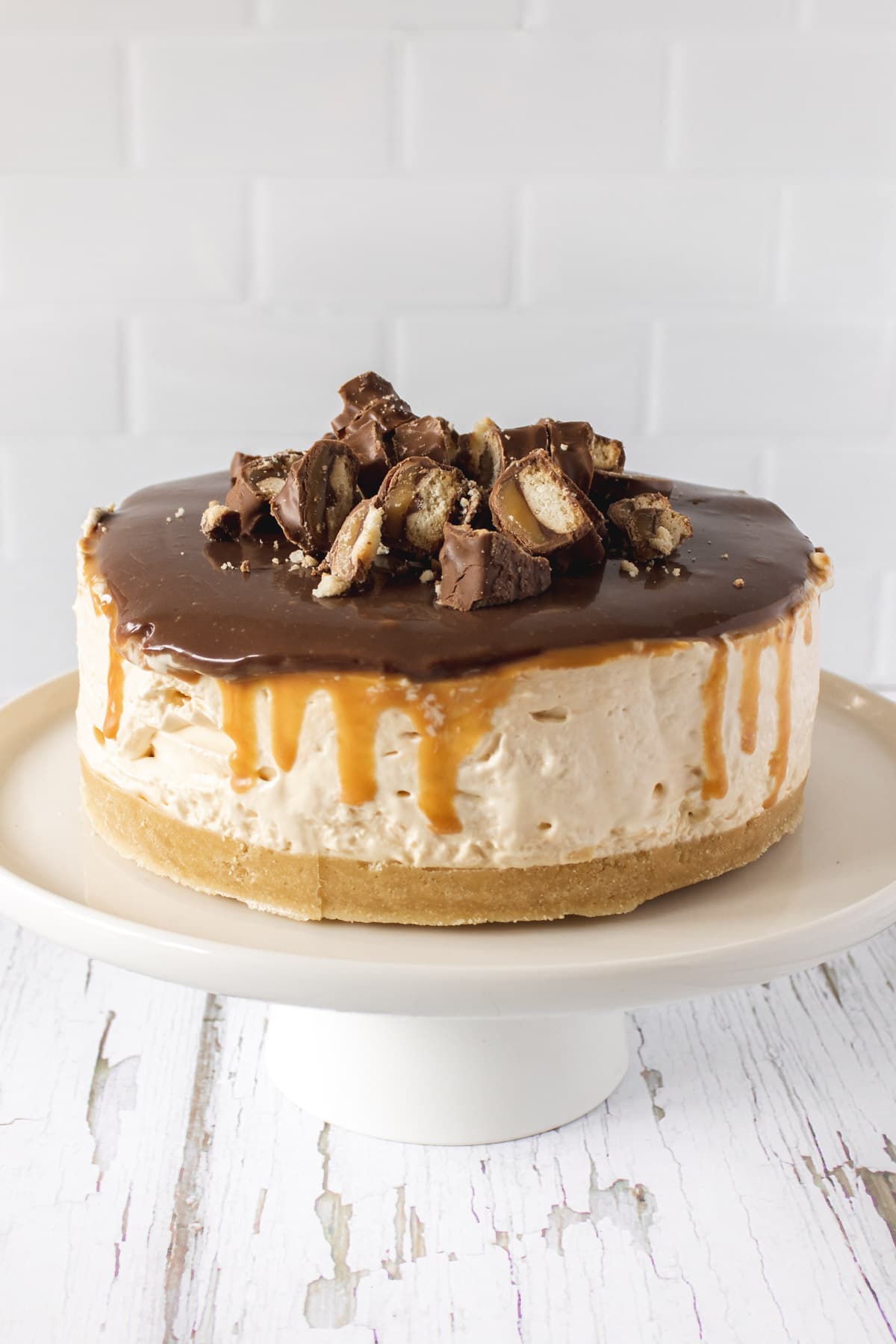 https://crumbscorkscrews.com/wp-content/uploads/2021/09/No-Bake-Twix-Cheesecake-3.jpeg