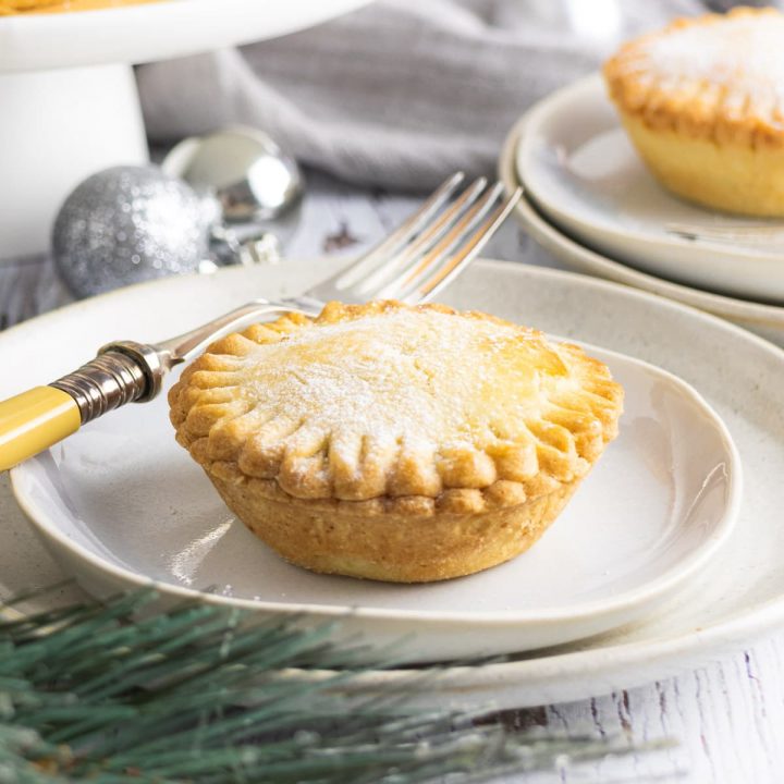Easy Shortcrust Mince Pies Crumbs and Corkscrews